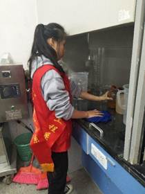 说明: E:\党务\20190312党总支实验室归置整理活动\20190312学生清洁实验室.png