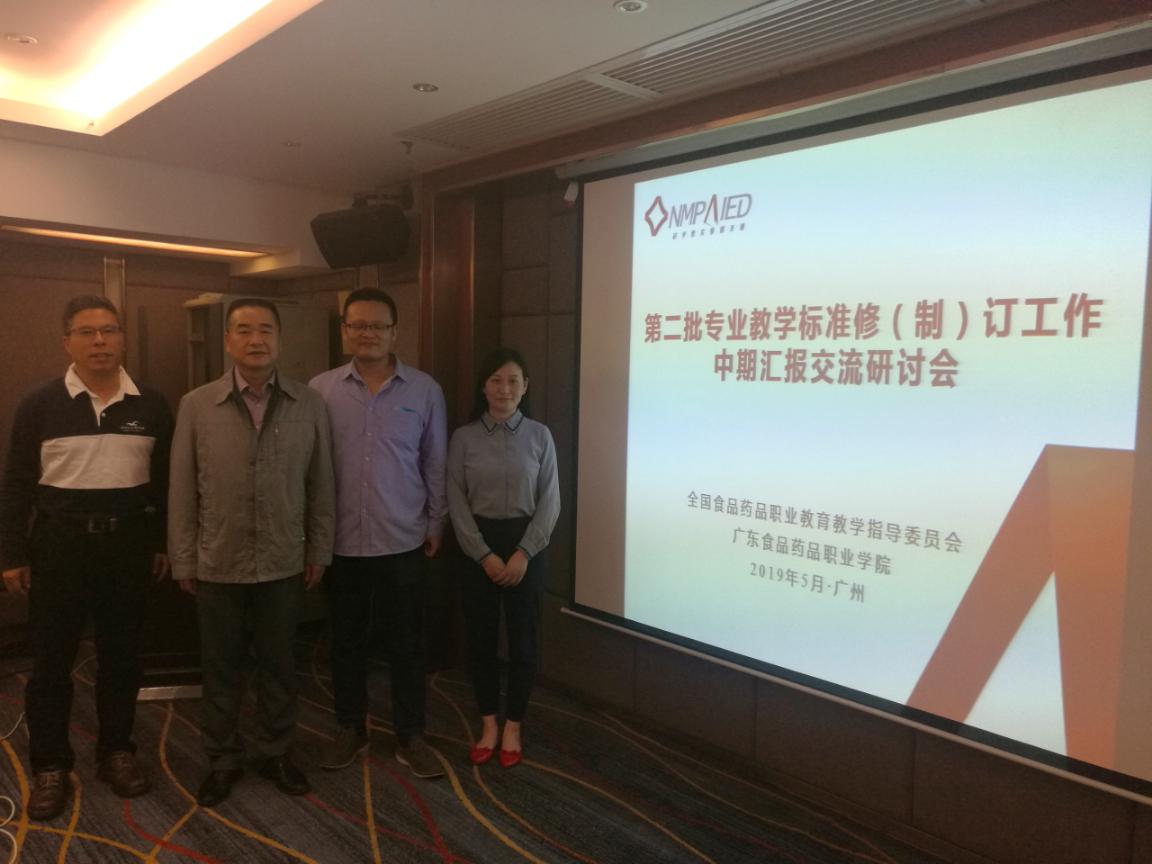 说明: b033300bfbe5451d54e317b689b2d52