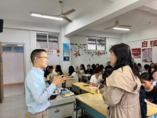 校外专家莅临菠菜担保网开展思政课听课调研工作